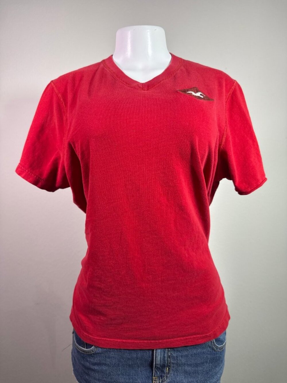 Y2K Hollister red v-neck t-shirt embroidered logo – Women's Used Clothing